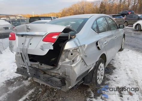 2018 Nissan Sentra S z USA, uszkodzony, nr VIN 3N1AB7AP0JY277339